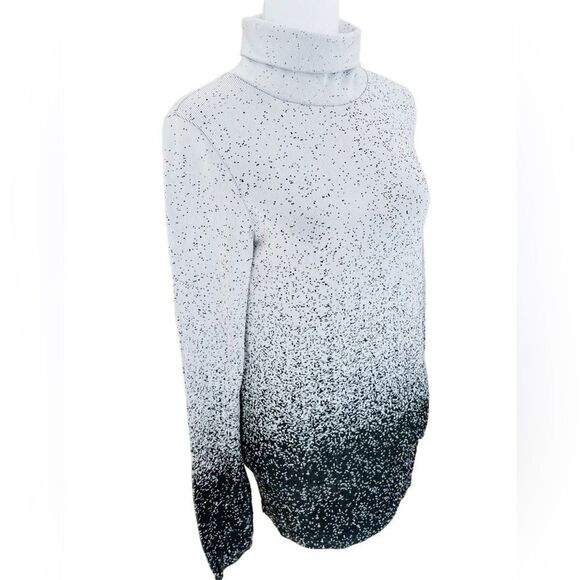 ATHLETA Flurry Blizzard Gradient Turtleneck Top. # 63182
BLACK/HEAT GREY size M - Picture 9 of 10